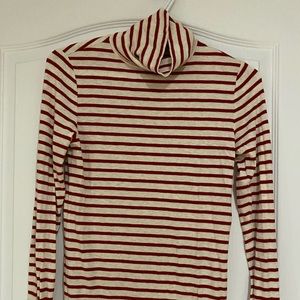 Long sleeve turtle neck shirt, super stretch and comfy